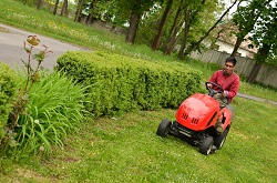 SE2 grass cutting in West Heath